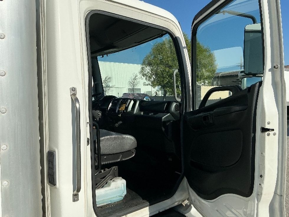 Medium Duty Box Truck-Light and Medium Duty Trucks-Hino-2019-338-Torrance-CA-321,564\n\t\tmiles-$ 21,000 - Image 20