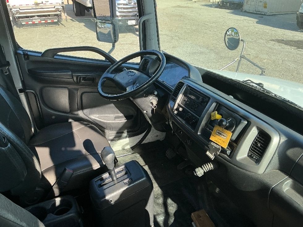 Medium Duty Box Truck-Light and Medium Duty Trucks-Hino-2019-338-Torrance-CA-321,564\n\t\tmiles-$ 21,000 - Image 22