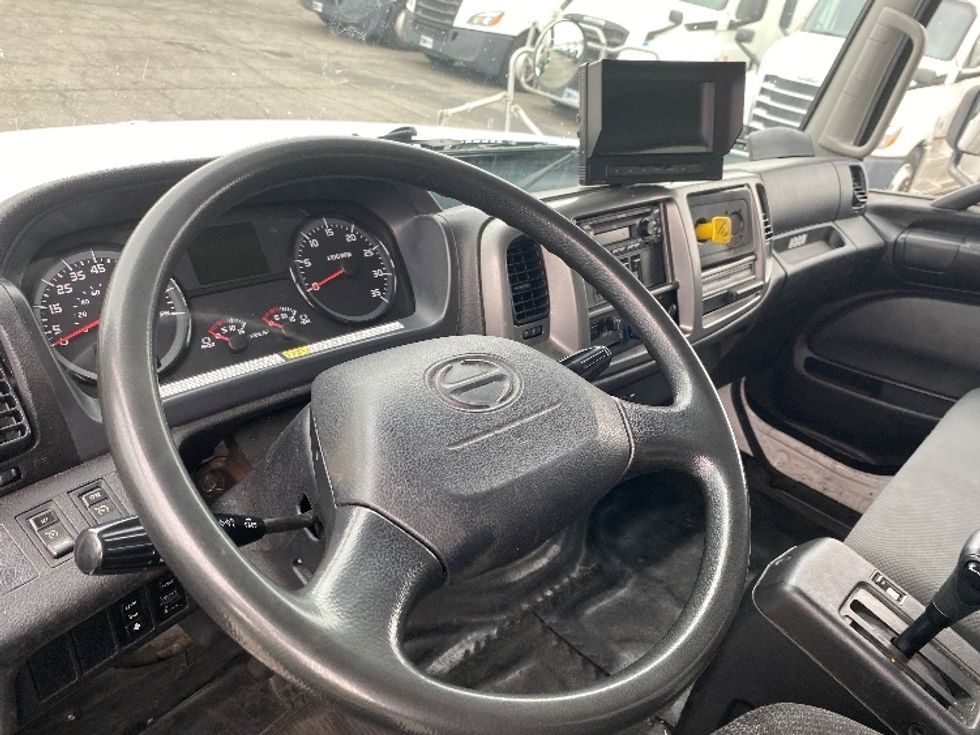 Medium Duty Box Truck-Light and Medium Duty Trucks-Hino-2019-338-Torrance-CA-72,742\n\t\tmiles-$ 50,250 - Image 17