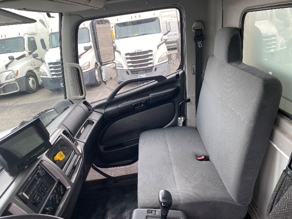 Medium Duty Box Truck-Light and Medium Duty Trucks-Hino-2019-338-Torrance-CA-72,742\n\t\tmiles-$ 50,250 - Image 19