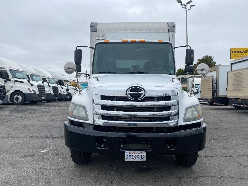 Medium Duty Box Truck-Light and Medium Duty Trucks-Hino-2019-338-Torrance-CA-72,742\n\t\tmiles-$ 50,250 - Image 2