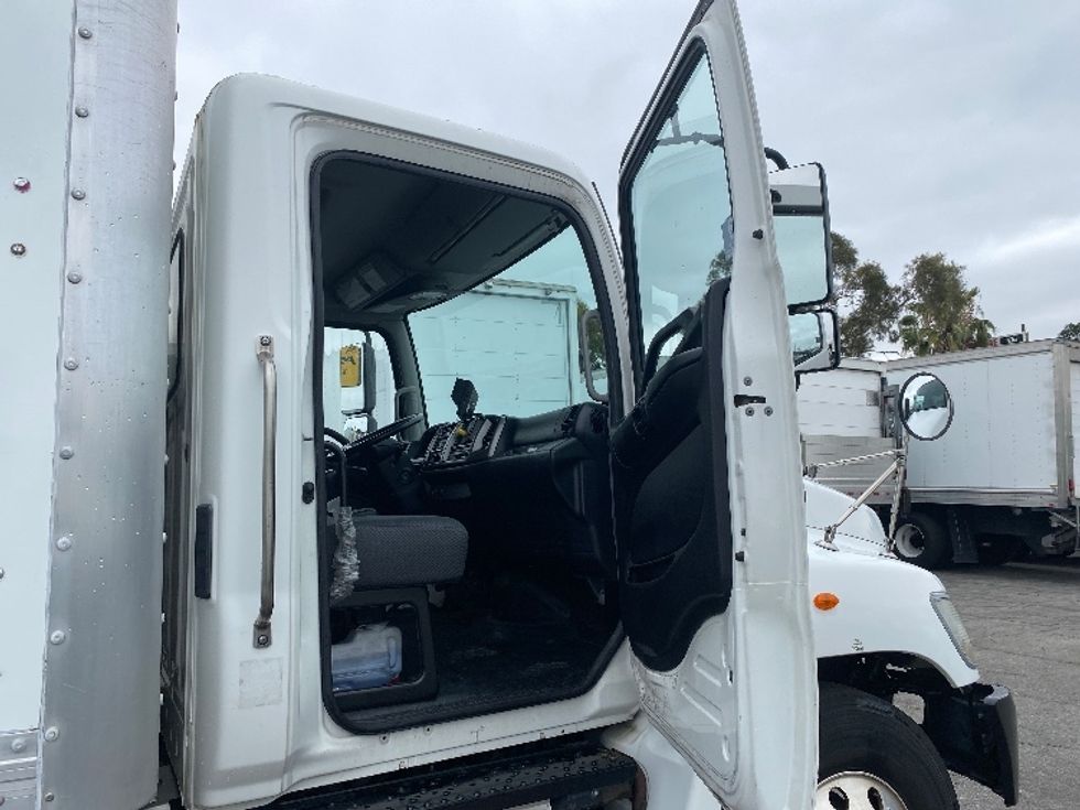 Medium Duty Box Truck-Light and Medium Duty Trucks-Hino-2019-338-Torrance-CA-72,742\n\t\tmiles-$ 50,250 - Image 20