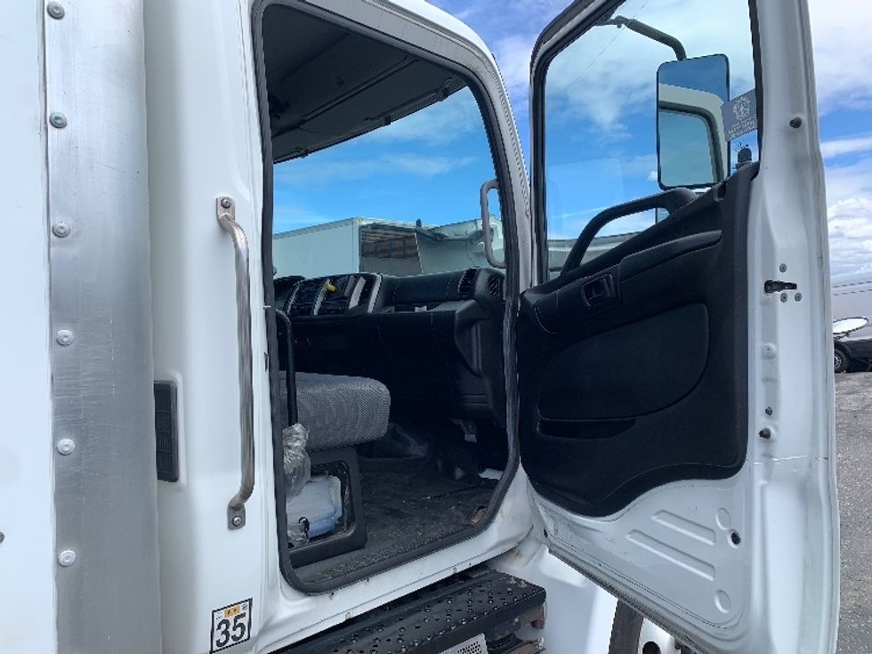 Medium Duty Box Truck-Light and Medium Duty Trucks-Hino-2019-338-Torrance-CA-78,984\n\t\tmiles-$ 50,750 - Image 20
