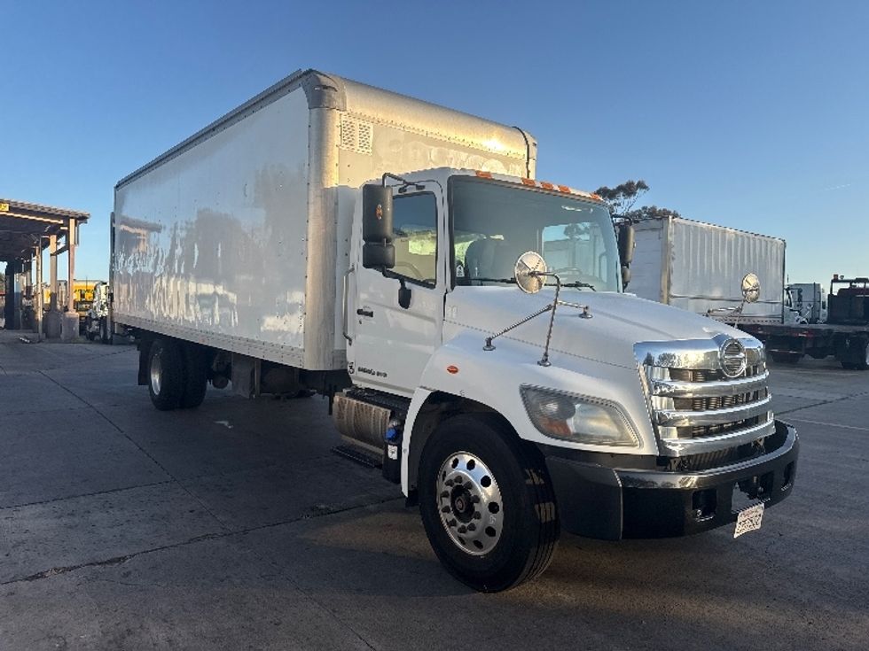 Medium Duty Box Truck-Light and Medium Duty Trucks-Hino-2019-338-Torrance-CA-86,127\n\t\tmiles-$ 49,250 - Image 1