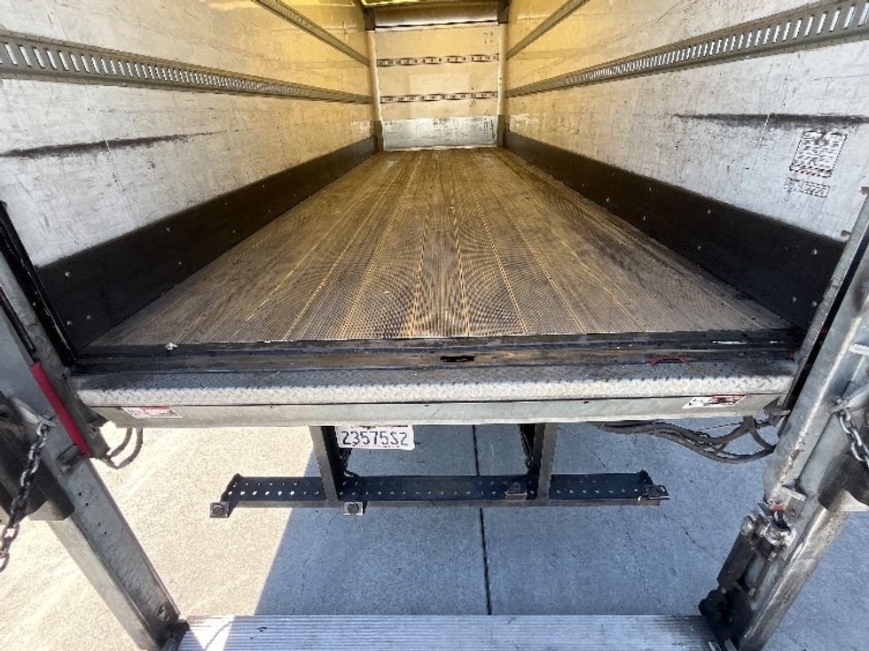 Medium Duty Box Truck-Light and Medium Duty Trucks-Hino-2019-338-Torrance-CA-86,127\n\t\tmiles-$ 49,250 - Image 10