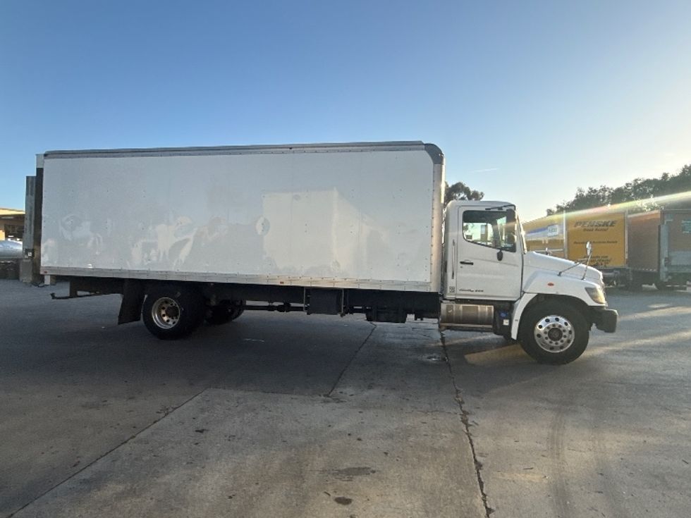 Medium Duty Box Truck-Light and Medium Duty Trucks-Hino-2019-338-Torrance-CA-86,127\n\t\tmiles-$ 49,250 - Image 15