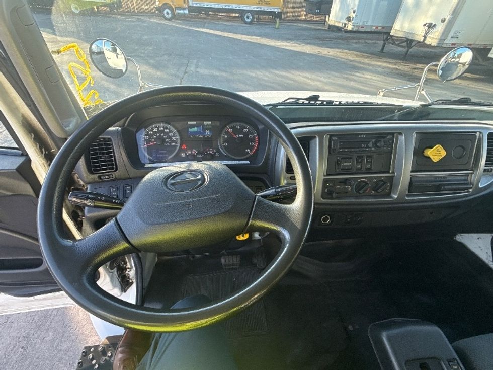 Medium Duty Box Truck-Light and Medium Duty Trucks-Hino-2019-338-Torrance-CA-86,127\n\t\tmiles-$ 49,250 - Image 18
