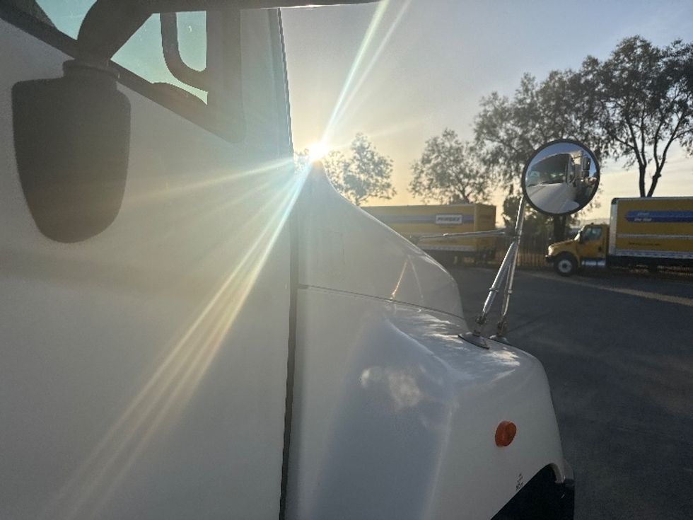 Medium Duty Box Truck-Light and Medium Duty Trucks-Hino-2019-338-Torrance-CA-86,127\n\t\tmiles-$ 49,250 - Image 29