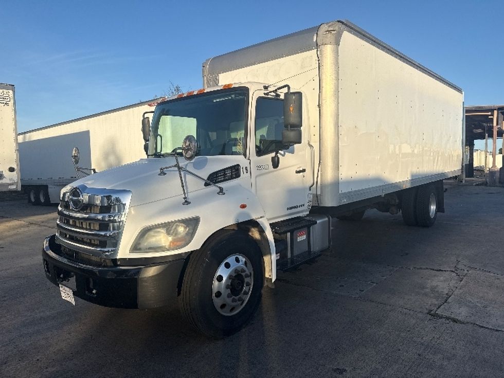 Medium Duty Box Truck-Light and Medium Duty Trucks-Hino-2019-338-Torrance-CA-86,127\n\t\tmiles-$ 49,250 - Image 3