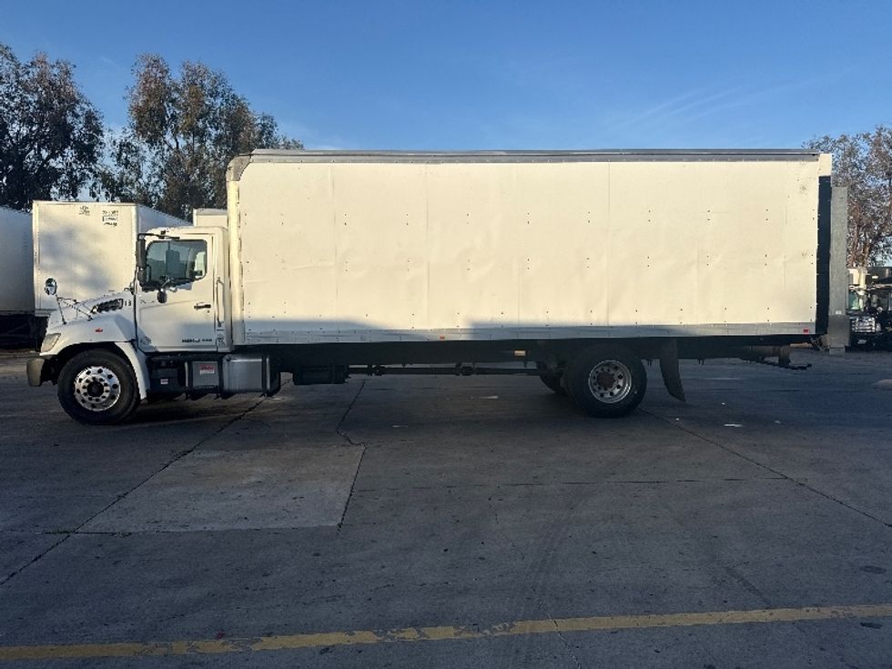 Medium Duty Box Truck-Light and Medium Duty Trucks-Hino-2019-338-Torrance-CA-86,127\n\t\tmiles-$ 49,250 - Image 4