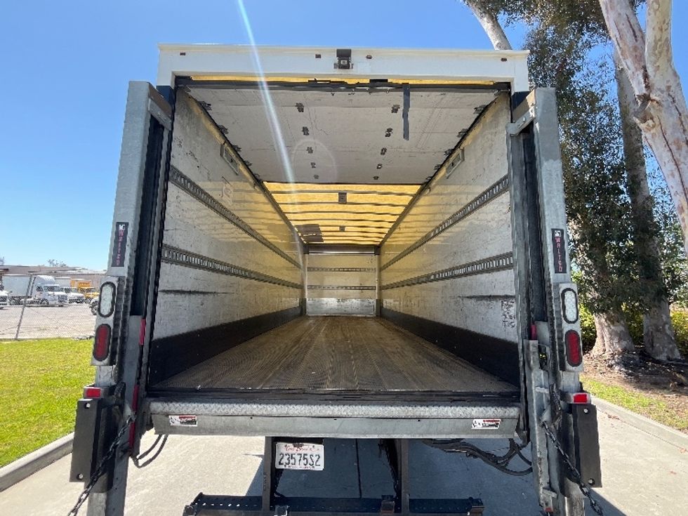 Medium Duty Box Truck-Light and Medium Duty Trucks-Hino-2019-338-Torrance-CA-86,127\n\t\tmiles-$ 49,250 - Image 8