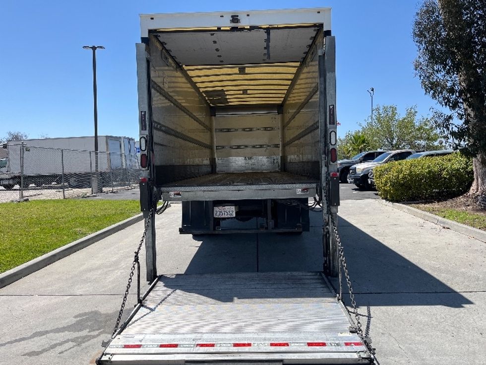 Medium Duty Box Truck-Light and Medium Duty Trucks-Hino-2019-338-Torrance-CA-86,127\n\t\tmiles-$ 49,250 - Image 9