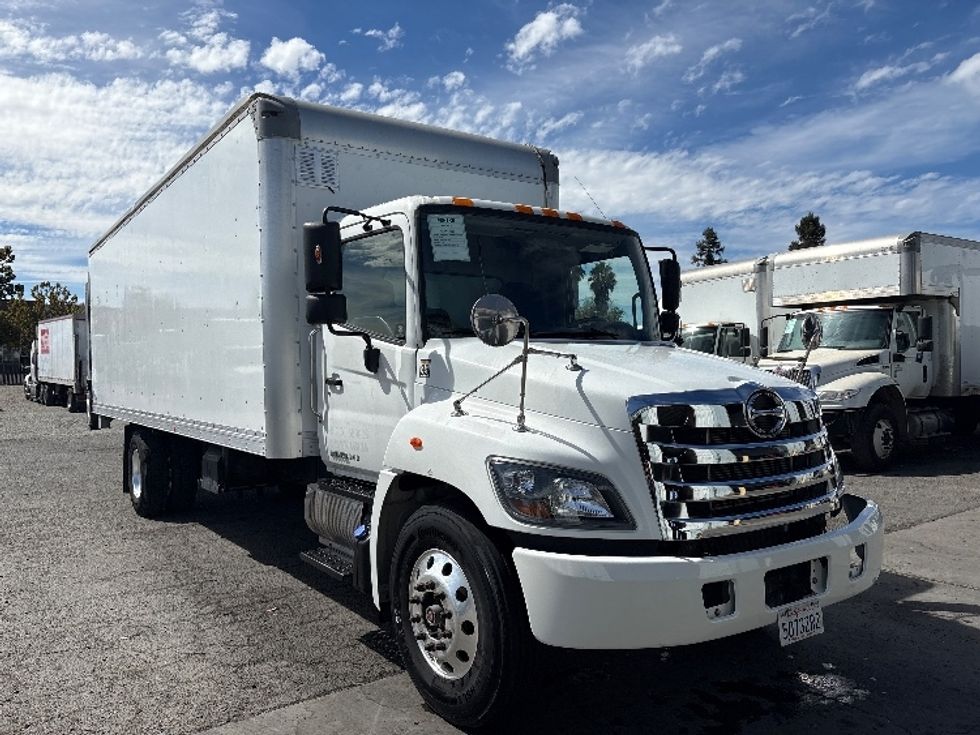Medium Duty Box Truck-Light and Medium Duty Trucks-Hino-2019-338-West Sacramento-CA-116,879\n\t\tmiles-$ 49,500 - Image 1