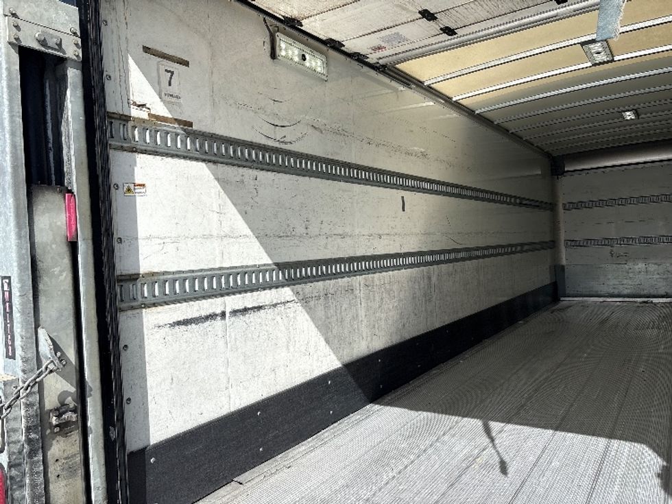 Medium Duty Box Truck-Light and Medium Duty Trucks-Hino-2019-338-West Sacramento-CA-116,879\n\t\tmiles-$ 49,500 - Image 11