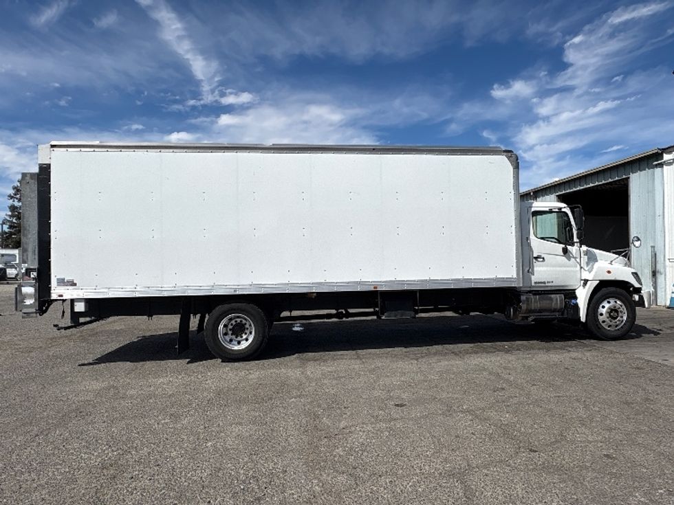 Medium Duty Box Truck-Light and Medium Duty Trucks-Hino-2019-338-West Sacramento-CA-116,879\n\t\tmiles-$ 49,500 - Image 15