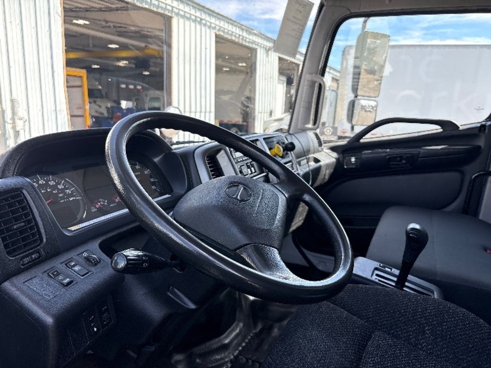 Medium Duty Box Truck-Light and Medium Duty Trucks-Hino-2019-338-West Sacramento-CA-116,879\n\t\tmiles-$ 49,500 - Image 17