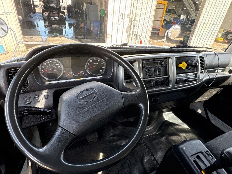 Medium Duty Box Truck-Light and Medium Duty Trucks-Hino-2019-338-West Sacramento-CA-116,879\n\t\tmiles-$ 49,500 - Image 18