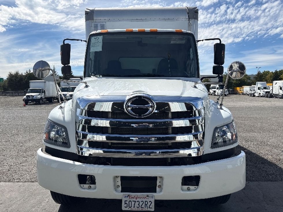 Medium Duty Box Truck-Light and Medium Duty Trucks-Hino-2019-338-West Sacramento-CA-116,879\n\t\tmiles-$ 49,500 - Image 2