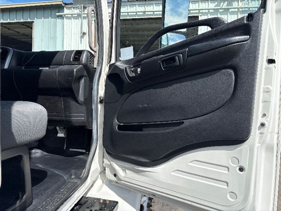 Medium Duty Box Truck-Light and Medium Duty Trucks-Hino-2019-338-West Sacramento-CA-116,879\n\t\tmiles-$ 49,500 - Image 20
