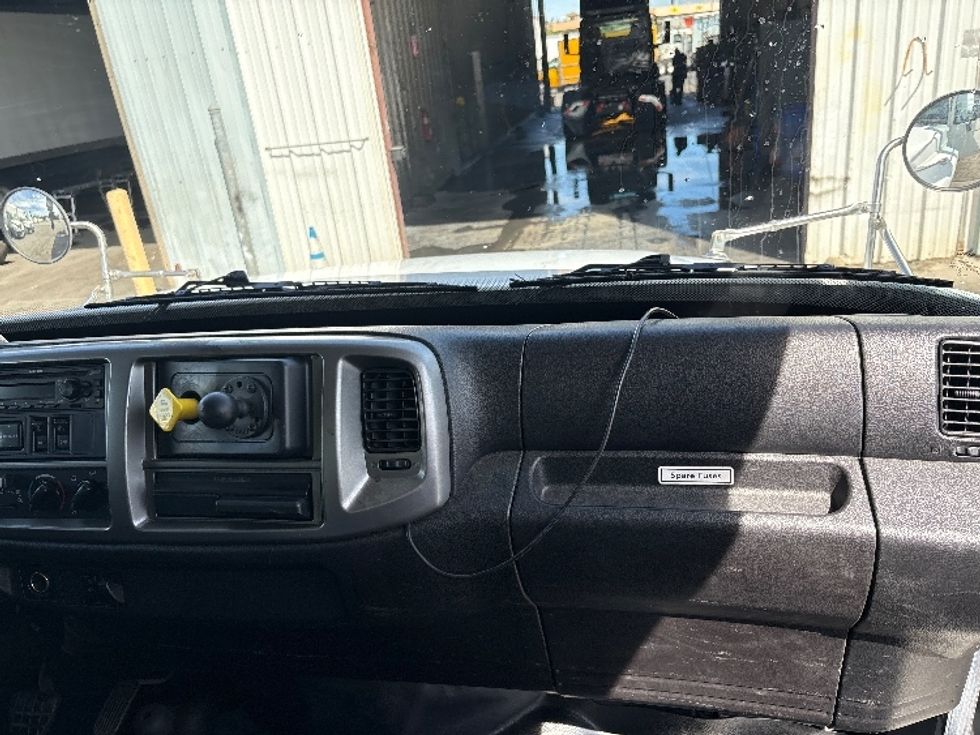 Medium Duty Box Truck-Light and Medium Duty Trucks-Hino-2019-338-West Sacramento-CA-116,879\n\t\tmiles-$ 49,500 - Image 21