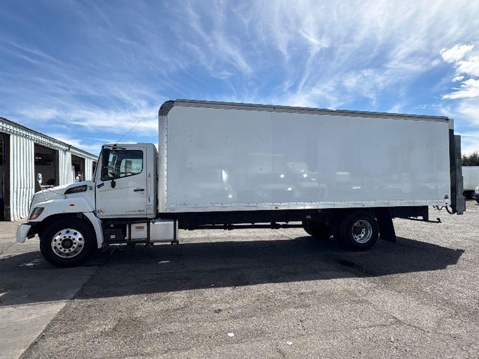 Medium Duty Box Truck-Light and Medium Duty Trucks-Hino-2019-338-West Sacramento-CA-116,879\n\t\tmiles-$ 49,500 - Image 4