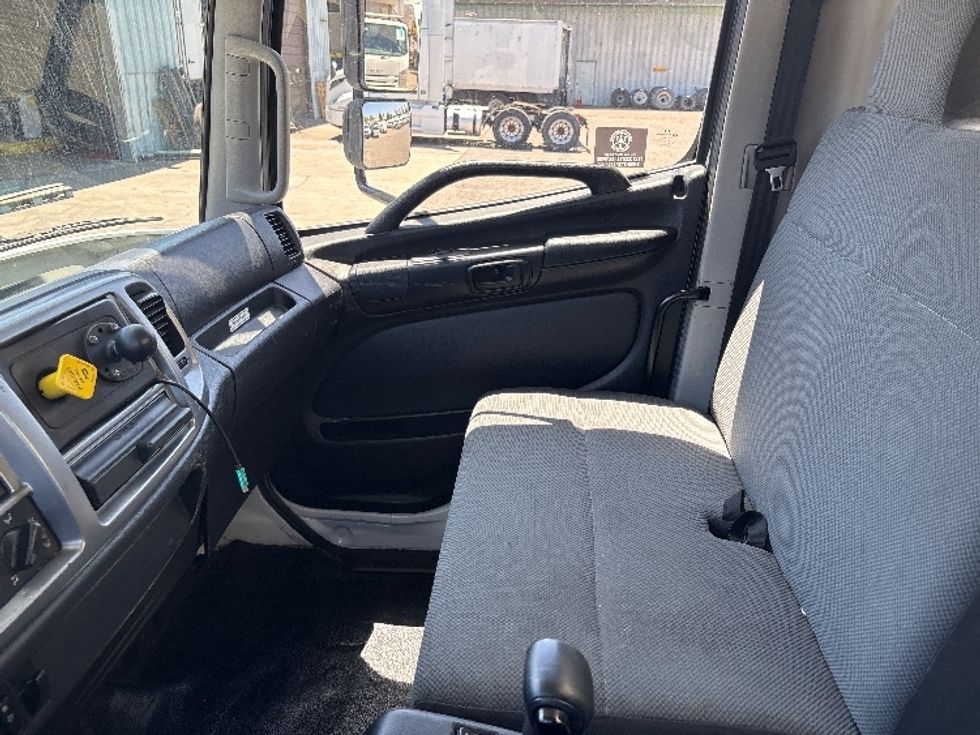 Medium Duty Box Truck-Light and Medium Duty Trucks-Hino-2019-338-West Sacramento-CA-48,808\n\t\tmiles-$ 52,500 - Image 19