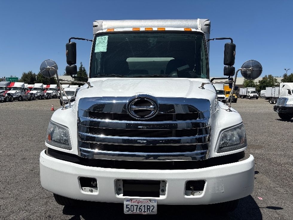 Medium Duty Box Truck-Light and Medium Duty Trucks-Hino-2019-338-West Sacramento-CA-48,808\n\t\tmiles-$ 52,500 - Image 2
