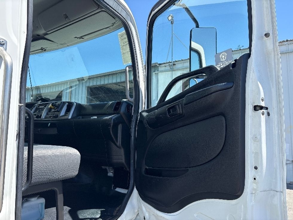 Medium Duty Box Truck-Light and Medium Duty Trucks-Hino-2019-338-West Sacramento-CA-48,808\n\t\tmiles-$ 52,500 - Image 20