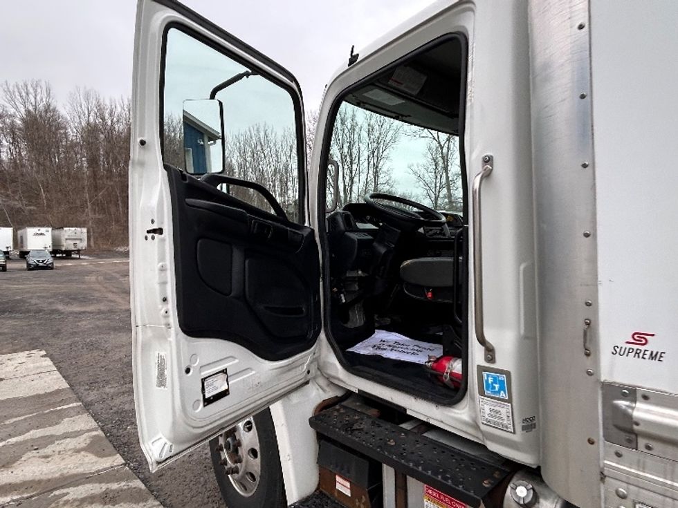 Medium Duty Box Truck-Light and Medium Duty Trucks-Hino-2019-338-Whitesboro-NY-78,992\n\t\tmiles-$ 53,250 - Image 15