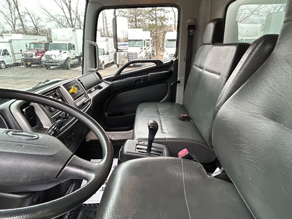 Medium Duty Box Truck-Light and Medium Duty Trucks-Hino-2019-338-Whitesboro-NY-78,992\n\t\tmiles-$ 53,250 - Image 18