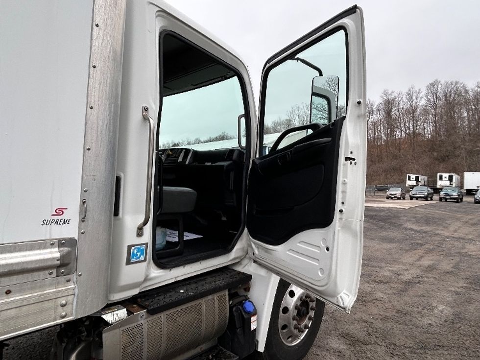 Medium Duty Box Truck-Light and Medium Duty Trucks-Hino-2019-338-Whitesboro-NY-78,992\n\t\tmiles-$ 53,250 - Image 19