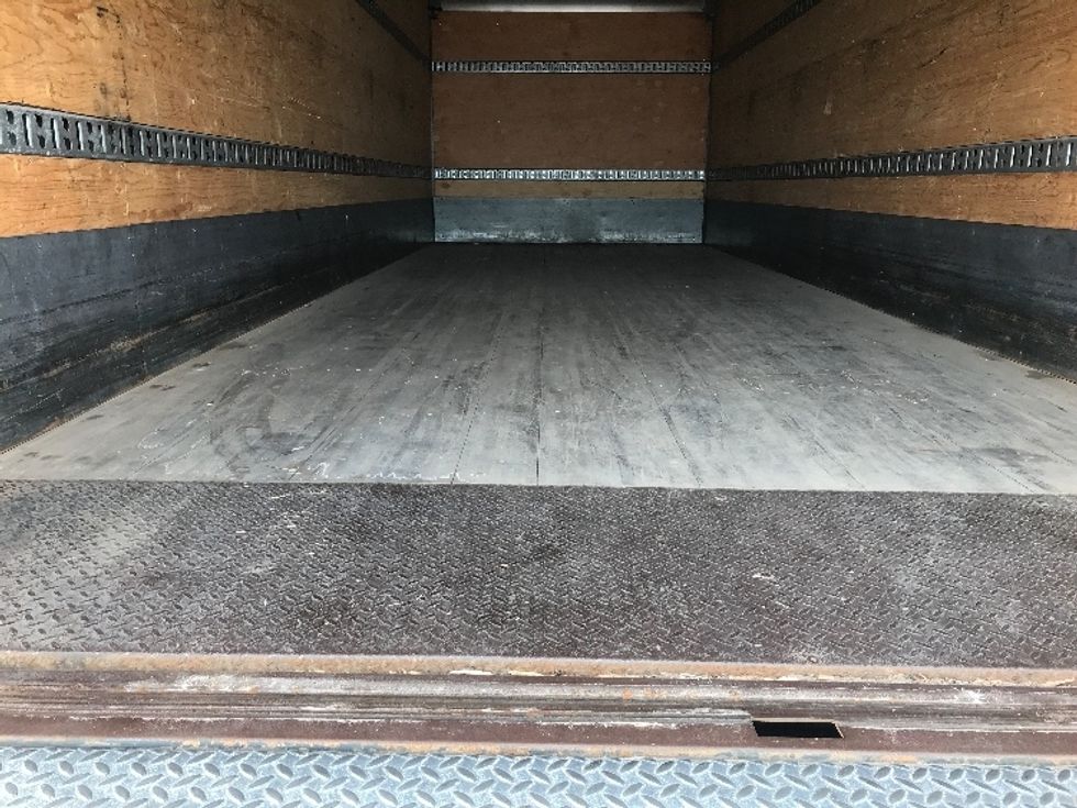 Medium Duty Box Truck-Light and Medium Duty Trucks-Hino-2019-358-Saint Laurent-PQ-285,770\n\t\tkm-$ 56,500 - Image 10