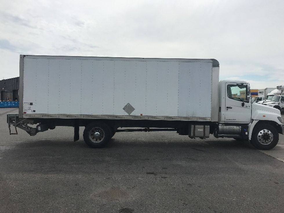 Medium Duty Box Truck-Light and Medium Duty Trucks-Hino-2019-358-Saint Laurent-PQ-285,770\n\t\tkm-$ 56,500 - Image 15