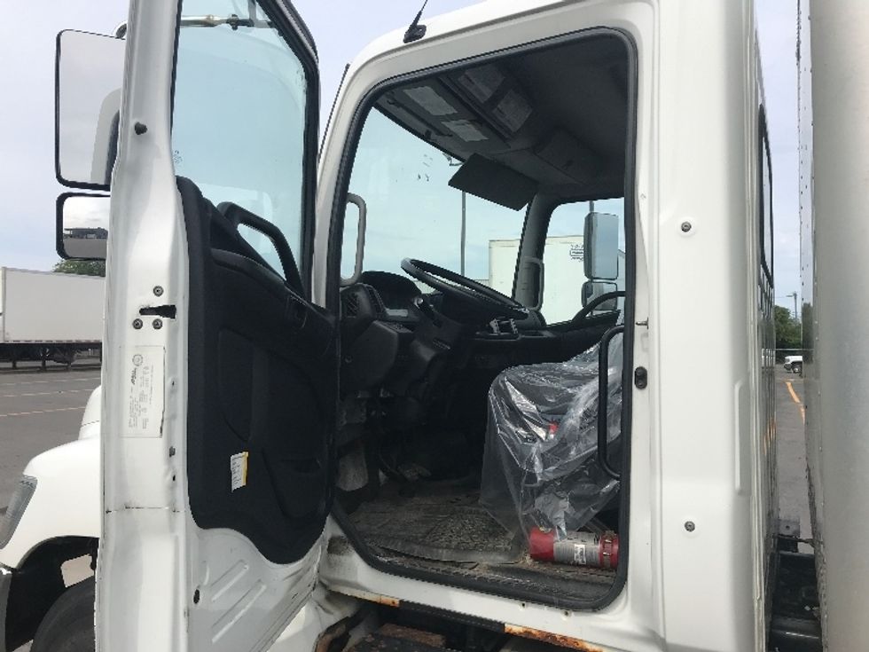 Medium Duty Box Truck-Light and Medium Duty Trucks-Hino-2019-358-Saint Laurent-PQ-285,770\n\t\tkm-$ 56,500 - Image 16