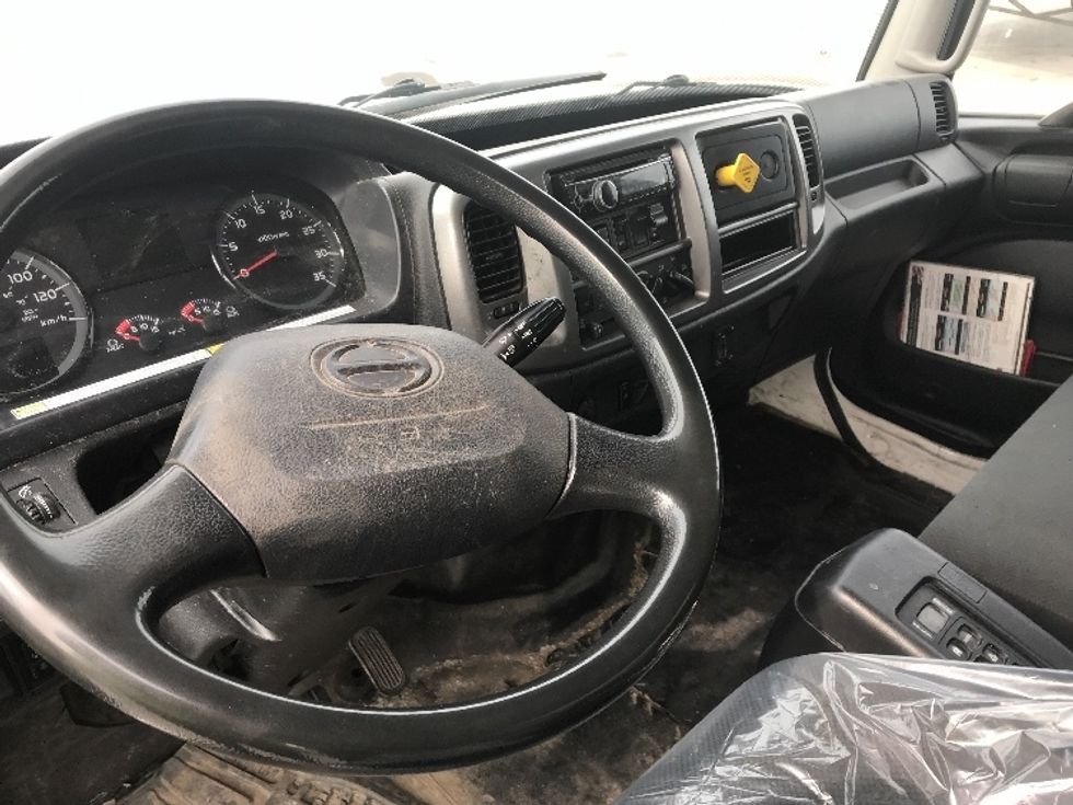 Medium Duty Box Truck-Light and Medium Duty Trucks-Hino-2019-358-Saint Laurent-PQ-285,770\n\t\tkm-$ 56,500 - Image 17