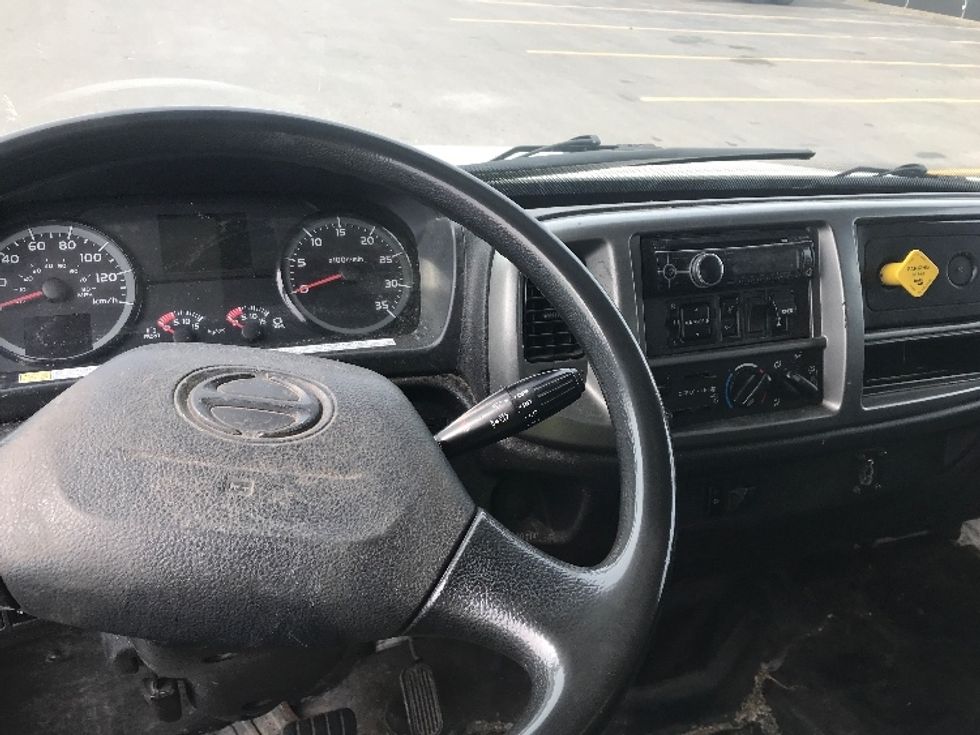 Medium Duty Box Truck-Light and Medium Duty Trucks-Hino-2019-358-Saint Laurent-PQ-285,770\n\t\tkm-$ 56,500 - Image 18