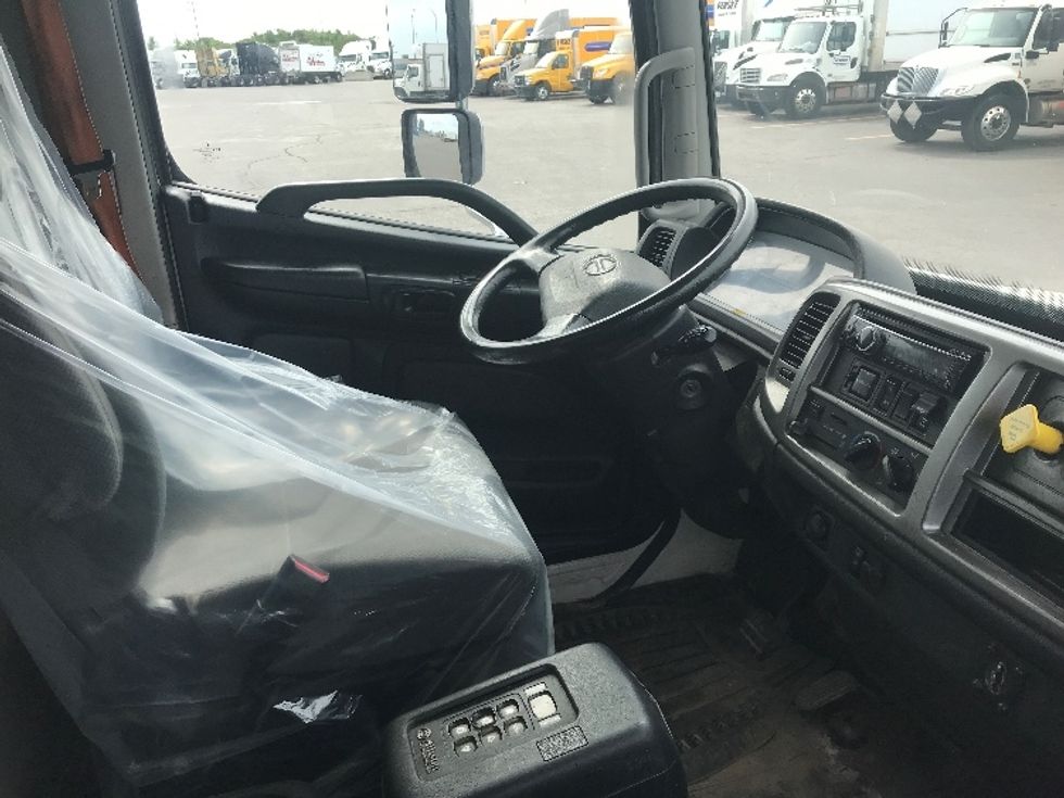 Medium Duty Box Truck-Light and Medium Duty Trucks-Hino-2019-358-Saint Laurent-PQ-285,770\n\t\tkm-$ 56,500 - Image 22