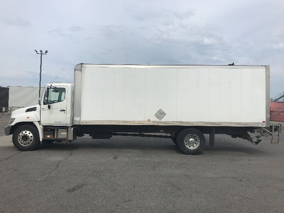 Medium Duty Box Truck-Light and Medium Duty Trucks-Hino-2019-358-Saint Laurent-PQ-285,770\n\t\tkm-$ 56,500 - Image 4
