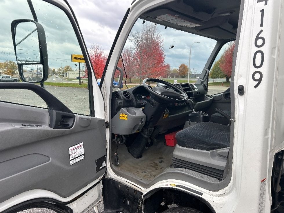 Medium Duty Box Truck-Light and Medium Duty Trucks-Hino-2020-155-Fredonia-NY-127,798\n\t\tmiles-$ 35,750 - Image 16