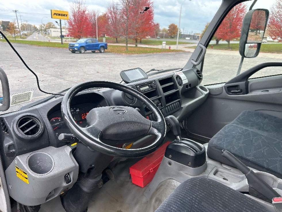 Medium Duty Box Truck-Light and Medium Duty Trucks-Hino-2020-155-Fredonia-NY-127,798\n\t\tmiles-$ 35,750 - Image 17