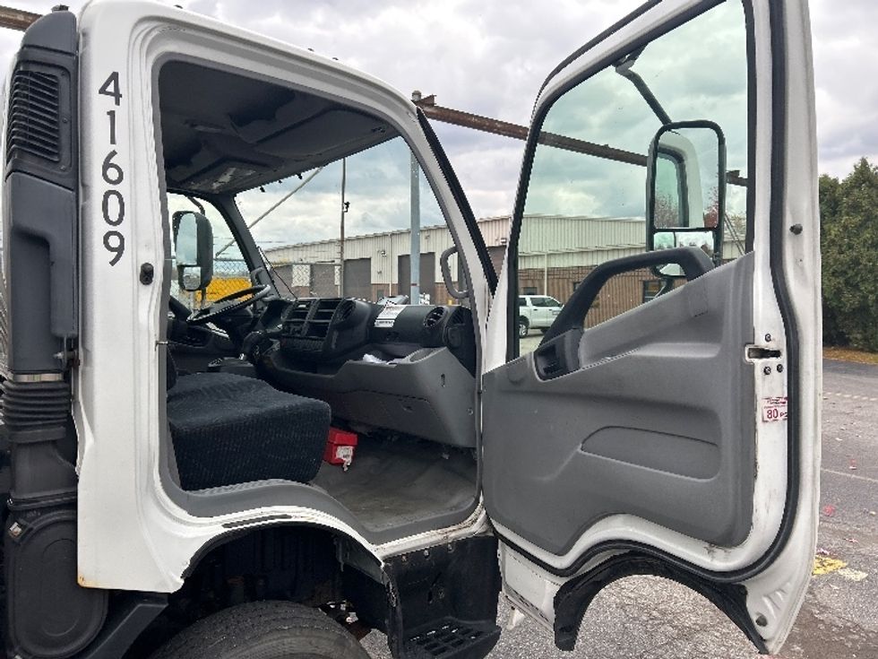 Medium Duty Box Truck-Light and Medium Duty Trucks-Hino-2020-155-Fredonia-NY-127,798\n\t\tmiles-$ 35,750 - Image 20