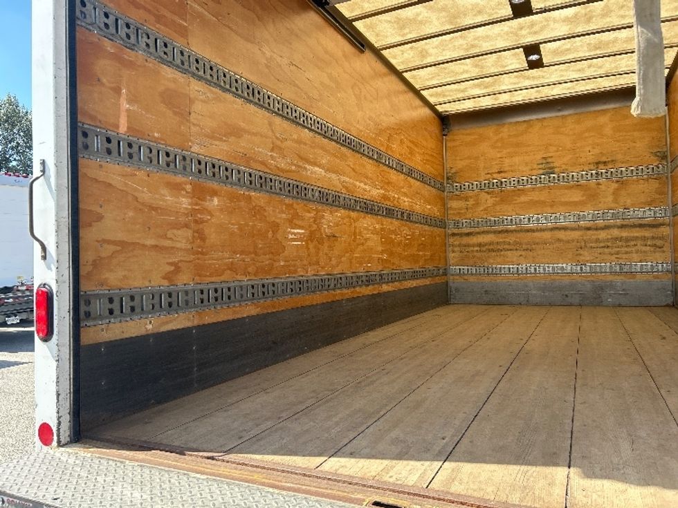 Medium Duty Box Truck-Light and Medium Duty Trucks-Hino-2020-195-Abbotsford-BC-148,800\n\t\tkm-$ 54,500 - Image 11