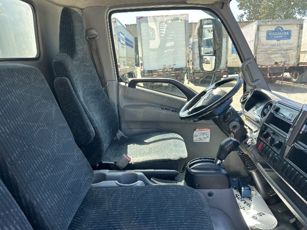 Medium Duty Box Truck-Light and Medium Duty Trucks-Hino-2020-195-Abbotsford-BC-148,800\n\t\tkm-$ 54,500 - Image 22