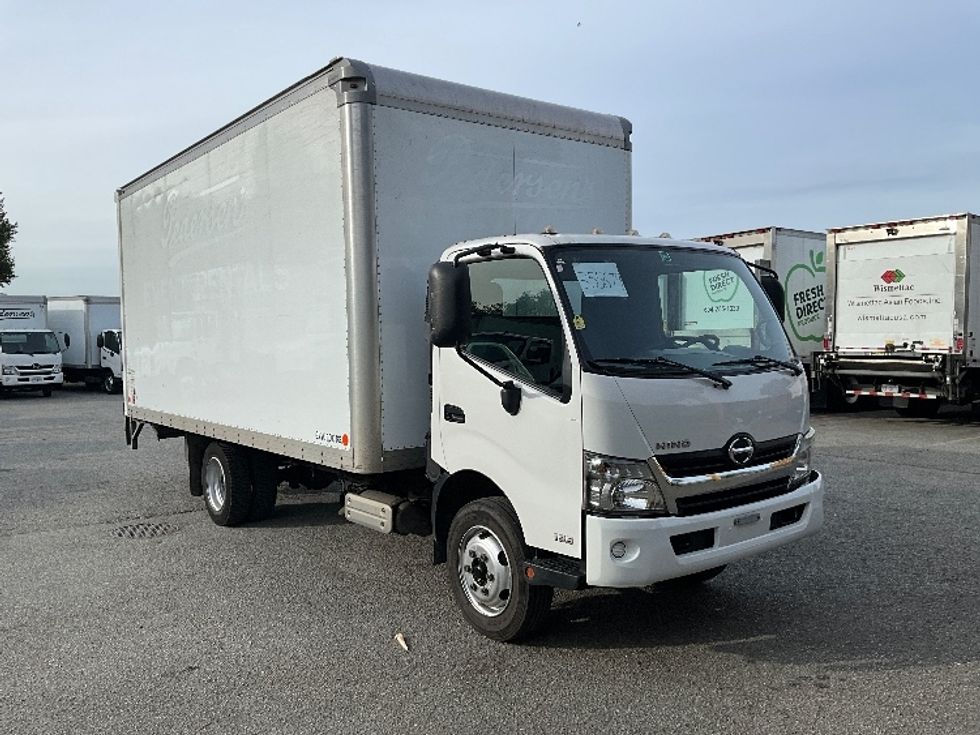 Medium Duty Box Truck-Light and Medium Duty Trucks-Hino-2020-195-Abbotsford-BC-162,553\n\t\tkm-$ 53,250 - Image 1