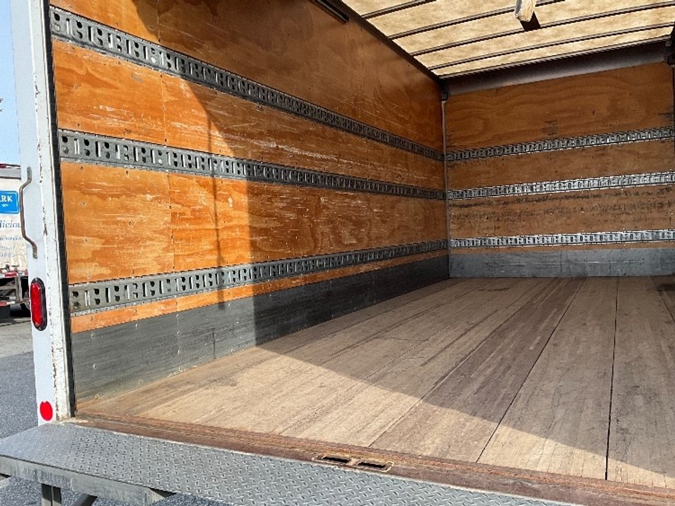 Medium Duty Box Truck-Light and Medium Duty Trucks-Hino-2020-195-Abbotsford-BC-162,553\n\t\tkm-$ 53,250 - Image 11
