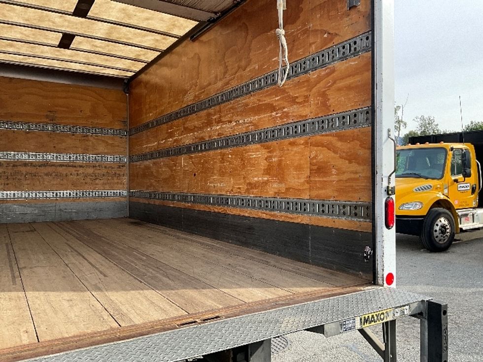 Medium Duty Box Truck-Light and Medium Duty Trucks-Hino-2020-195-Abbotsford-BC-162,553\n\t\tkm-$ 53,250 - Image 12