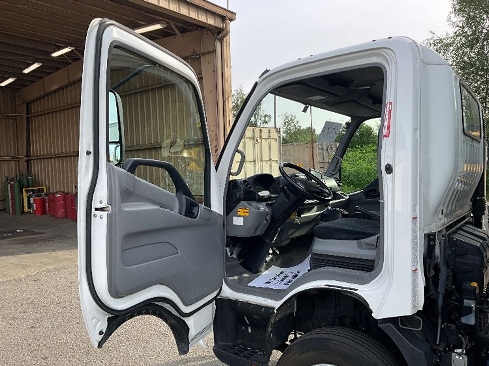 Medium Duty Box Truck-Light and Medium Duty Trucks-Hino-2020-195-Abbotsford-BC-162,553\n\t\tkm-$ 53,250 - Image 16