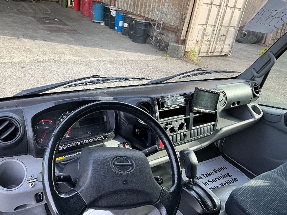 Medium Duty Box Truck-Light and Medium Duty Trucks-Hino-2020-195-Abbotsford-BC-162,553\n\t\tkm-$ 53,250 - Image 18