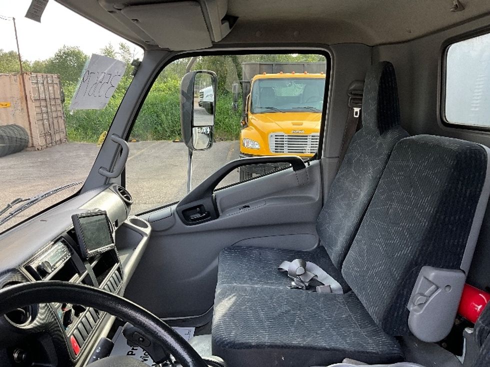 Medium Duty Box Truck-Light and Medium Duty Trucks-Hino-2020-195-Abbotsford-BC-162,553\n\t\tkm-$ 53,250 - Image 19