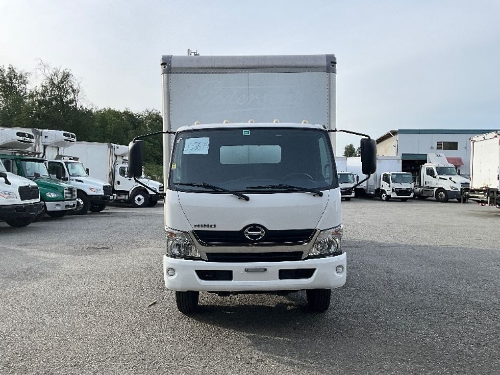 Medium Duty Box Truck-Light and Medium Duty Trucks-Hino-2020-195-Abbotsford-BC-162,553\n\t\tkm-$ 53,250 - Image 2